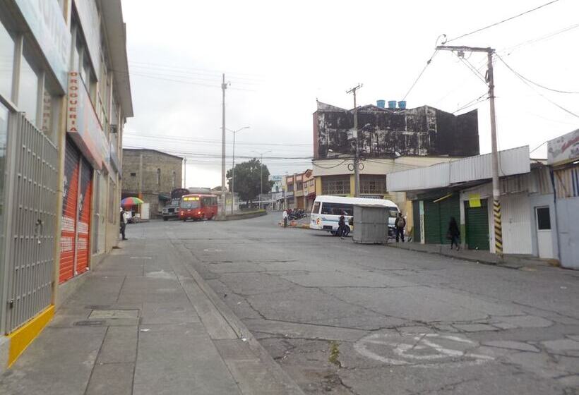 هتل El Jardin Cafetero Armenia