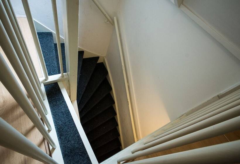 בית מלון כפרי Stone Hostel Utrecht