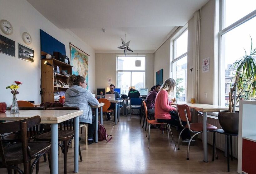 בית מלון כפרי Stone Hostel Utrecht