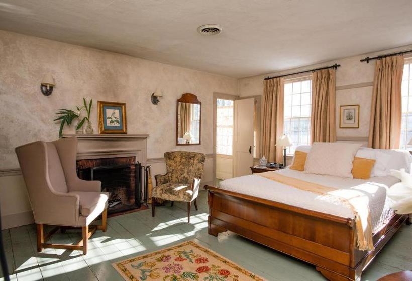 Отель The Old Inn On The Green