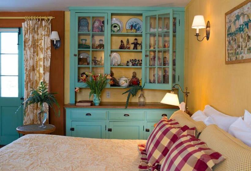 Отель The Old Inn On The Green