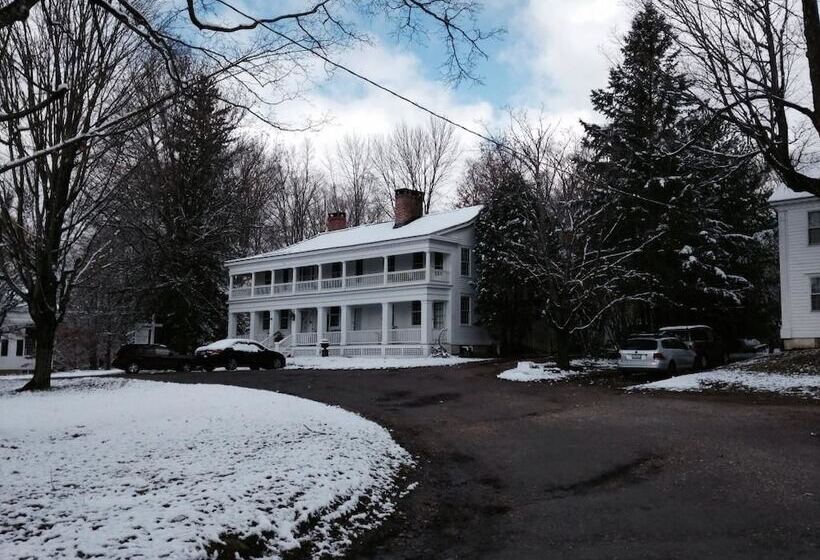 Отель The Old Inn On The Green