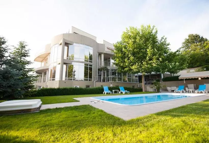 تختخواب و صبحانه Bruxelles Guesthouse Craiova