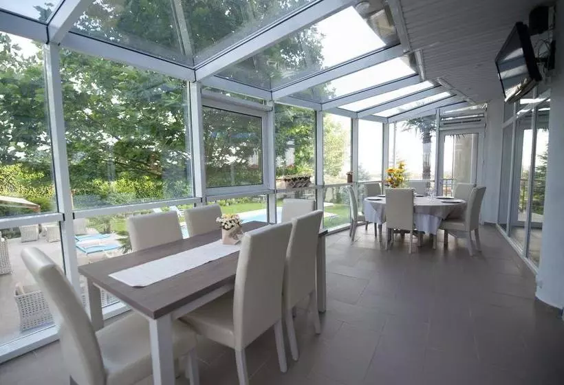 تختخواب و صبحانه Bruxelles Guesthouse Craiova