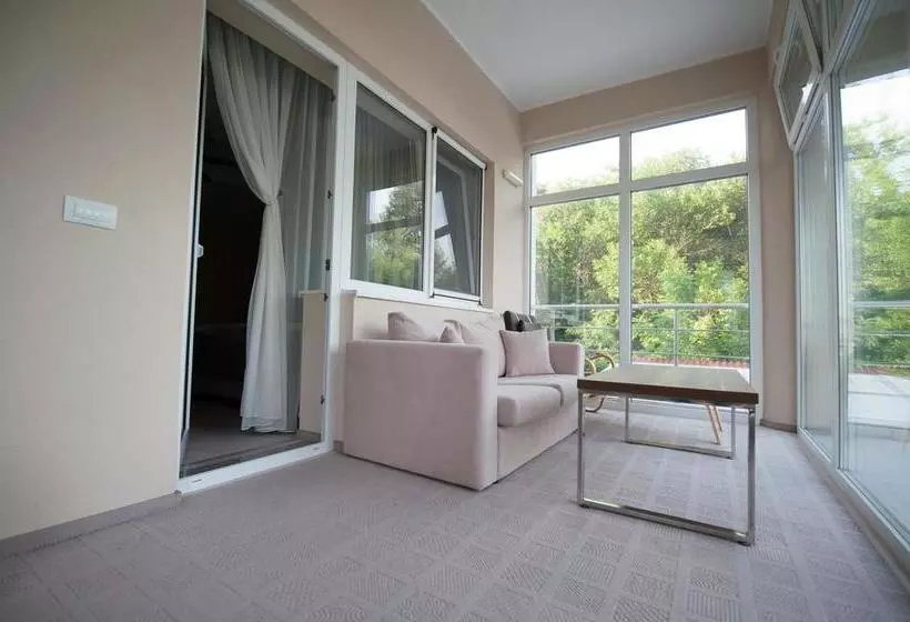 تختخواب و صبحانه Bruxelles Guesthouse Craiova