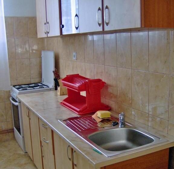 تختخواب و صبحانه Pensiunea Luminita