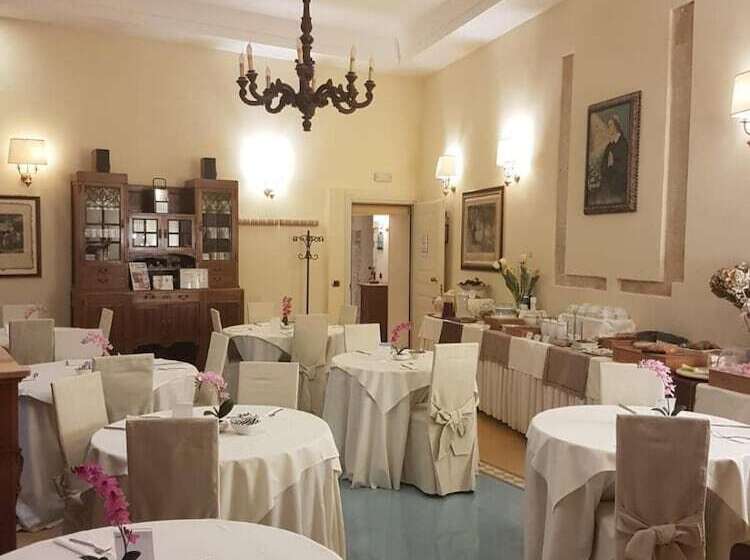 Отель Domus Mariae Albergo