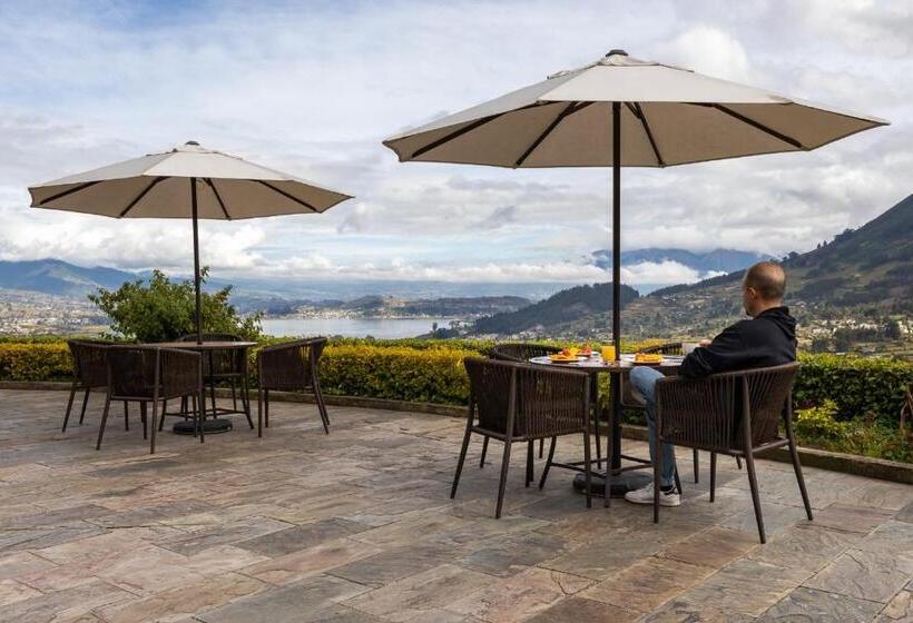 Hotel Medina Del Lago