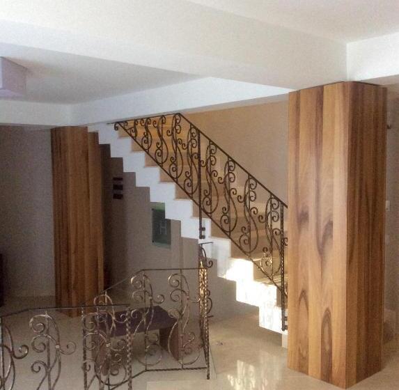 בית מלון כפרי Miruna   New Belvedere