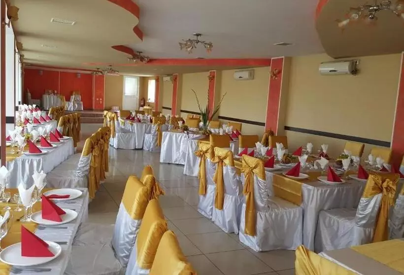 ホテル Pensiune Restaurant Avangarde