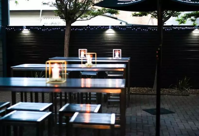 هتل The Sunnyside Tavern, Broadmeadow
