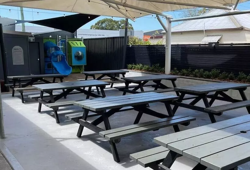 هتل The Sunnyside Tavern, Broadmeadow