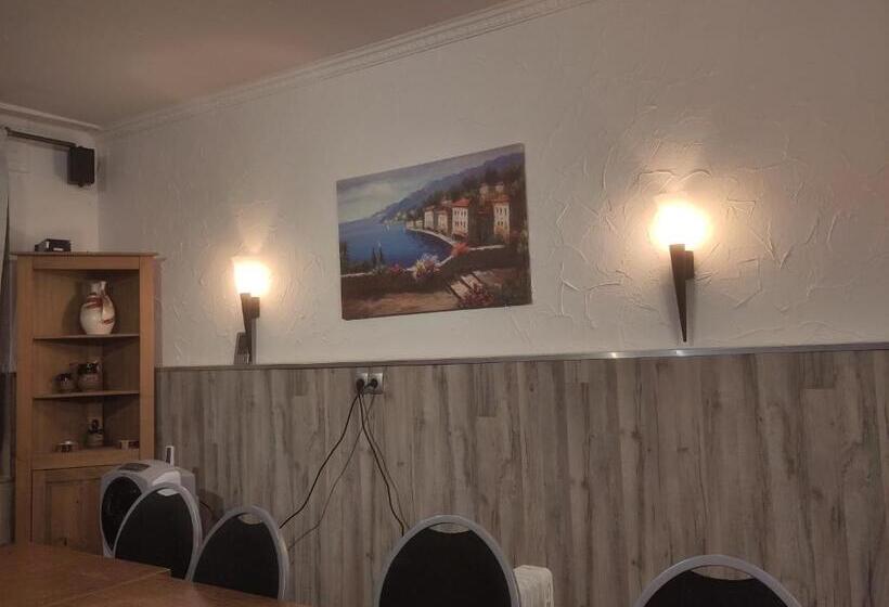 酒店 Zur Post   Hülchrath