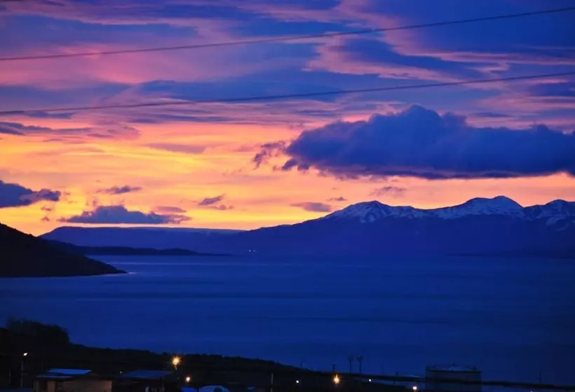 هتل Hostel Los Cormoranes