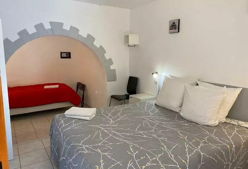 هتل Logis Hôtel La Chaumière