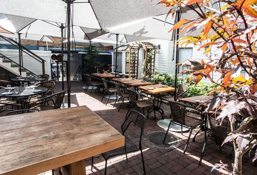 هتل The Waterford Inn