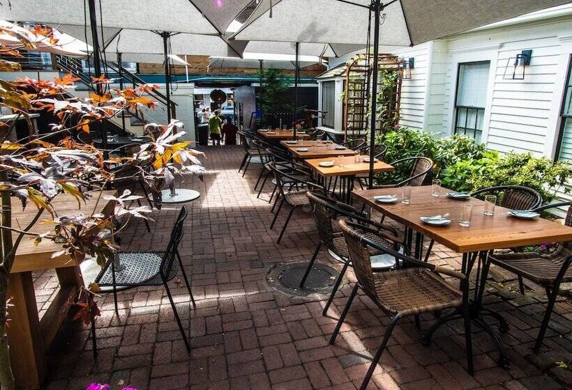 هتل The Waterford Inn