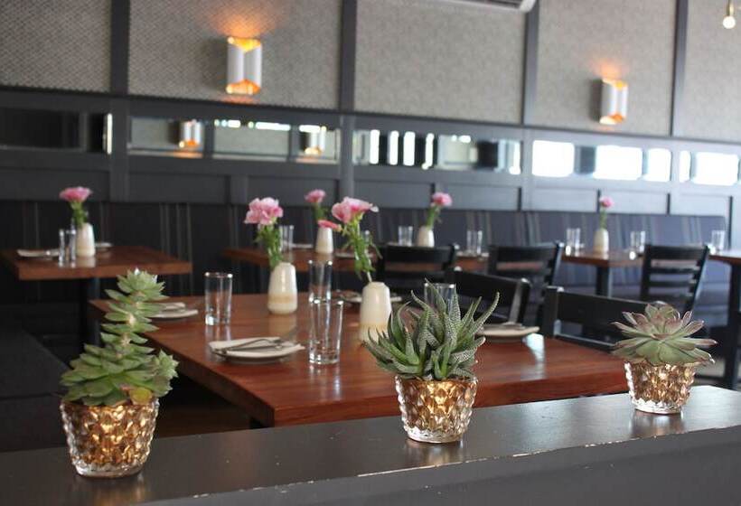 هتل The Waterford Inn