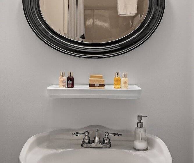 هتل The Waterford Inn