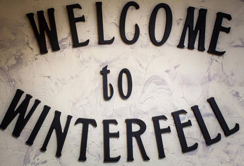 בית מלון כפרי Winterfell On Smolenskaya