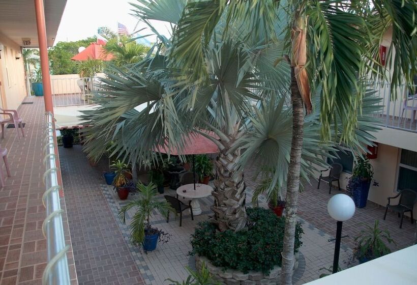 Lago Mar Motel And Apartments