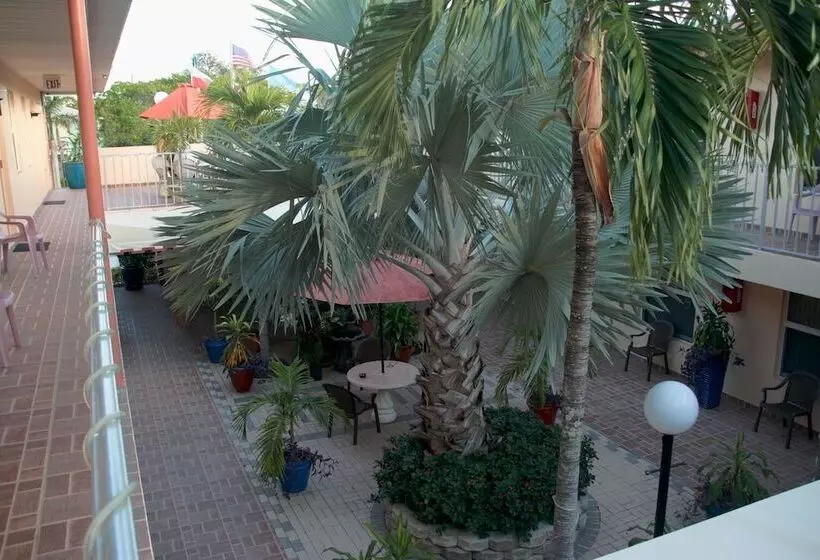Lago Mar Motel And Apartments