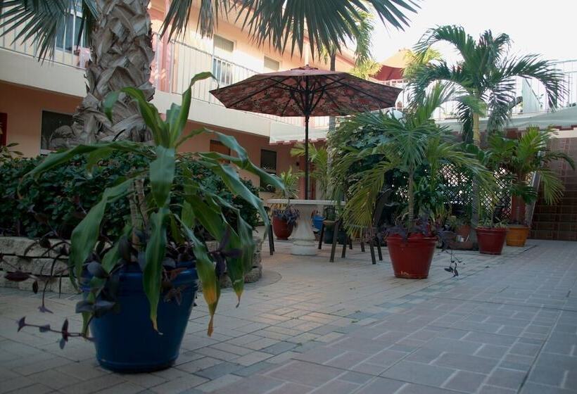 Lago Mar Motel And Apartments