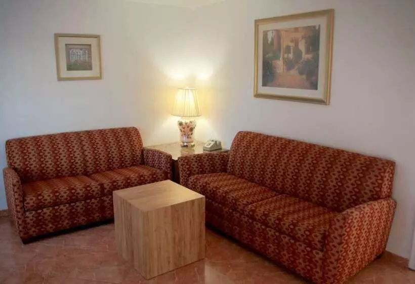 Lago Mar Motel And Apartments
