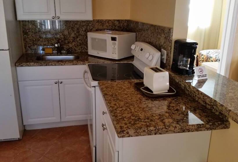 Lago Mar Motel And Apartments