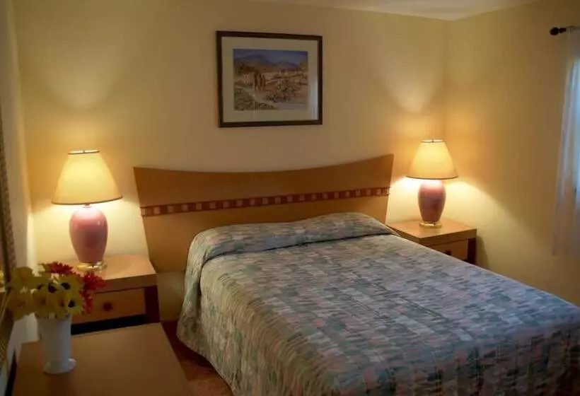 Lago Mar Motel And Apartments