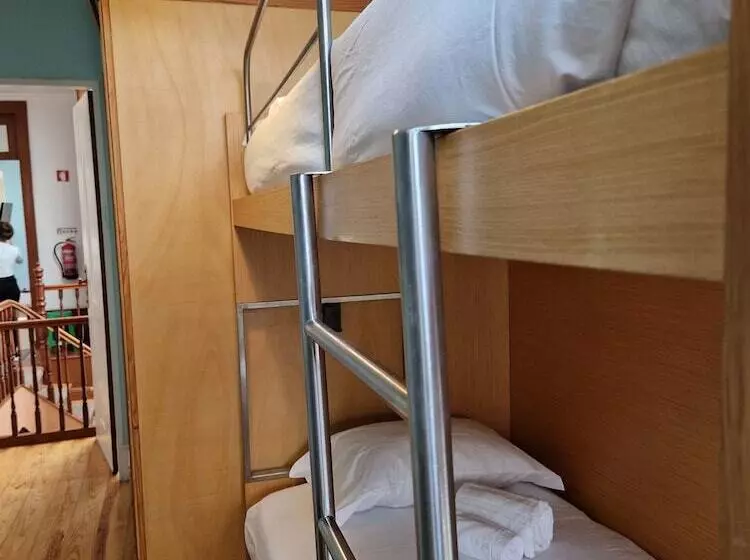 پانسیون Dukes Corner Guest House