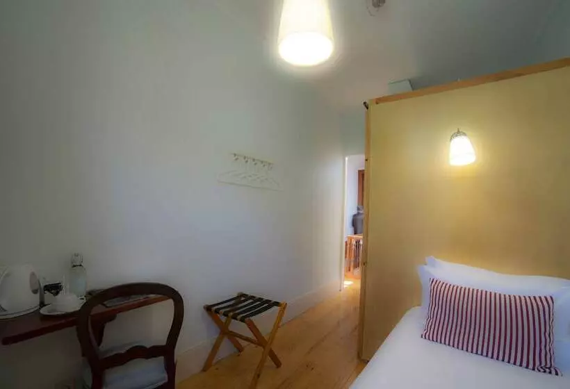 پانسیون Dukes Corner Guest House