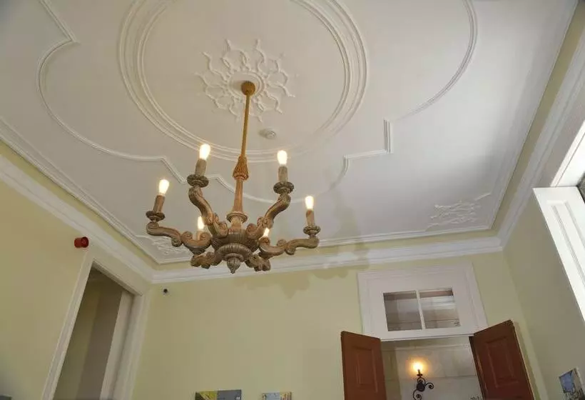 پانسیون Dukes Corner Guest House