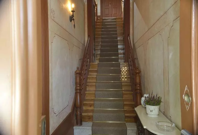 پانسیون Dukes Corner Guest House