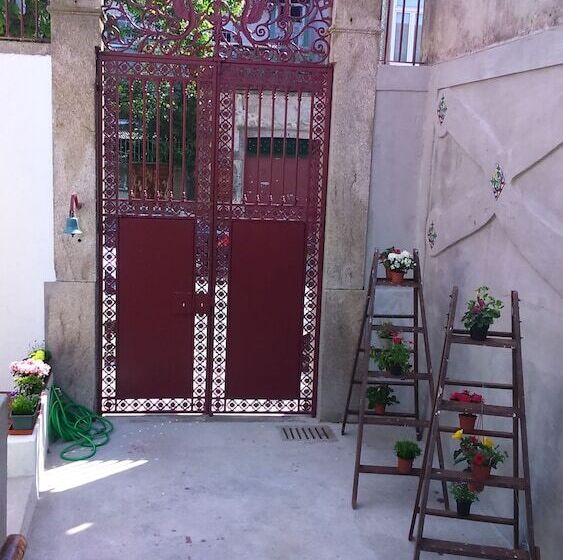 پانسیون Dukes Corner Guest House