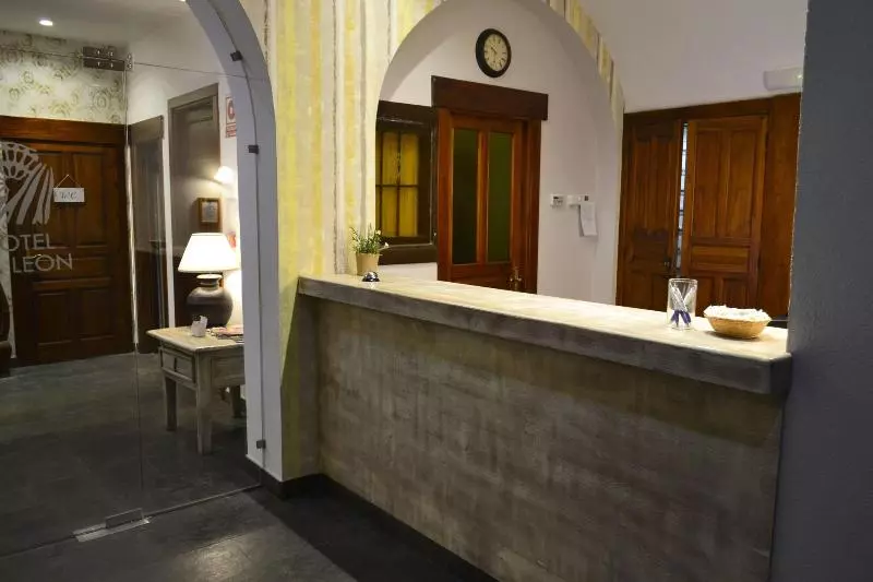 Hotel Alda Via Leon
