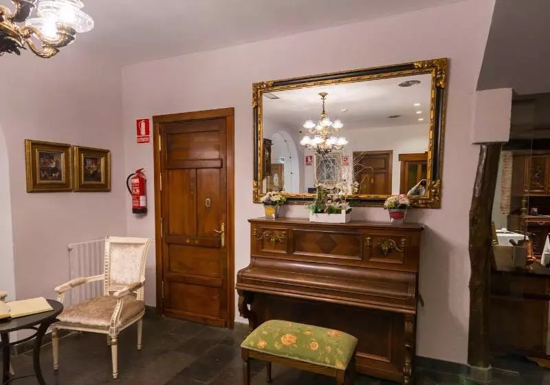Hotel Alda Via Leon