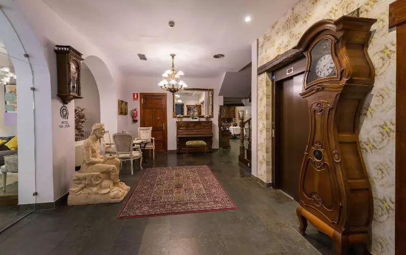 Hotel Alda Via Leon