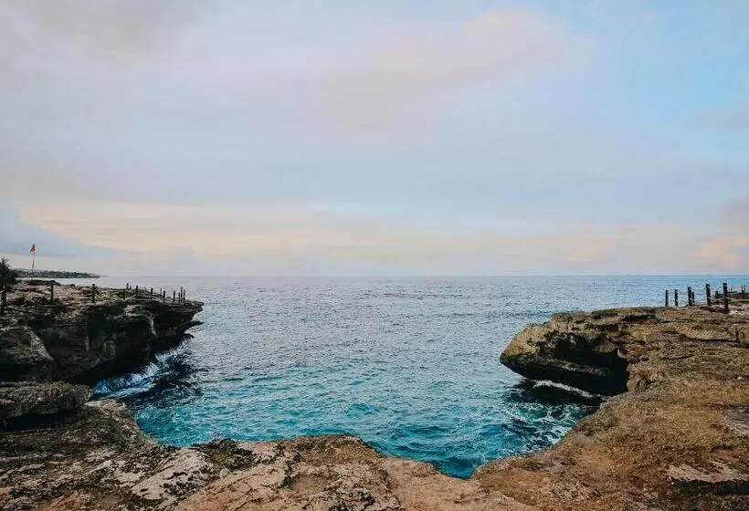ホテル Bale Gede Lembongan