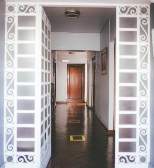 Отель Excalibur