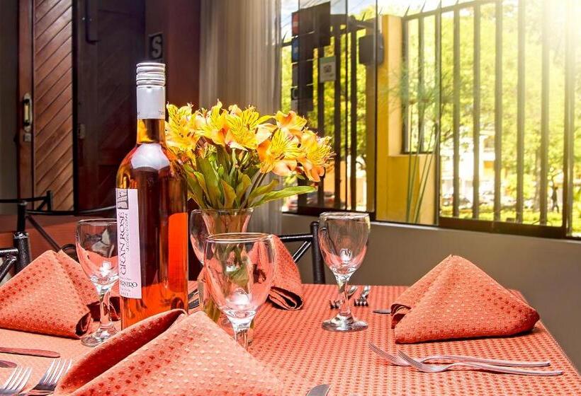 ホテル Sierra Dorada