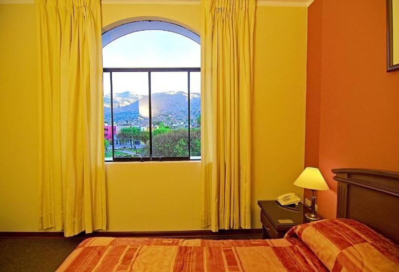 ホテル Sierra Dorada