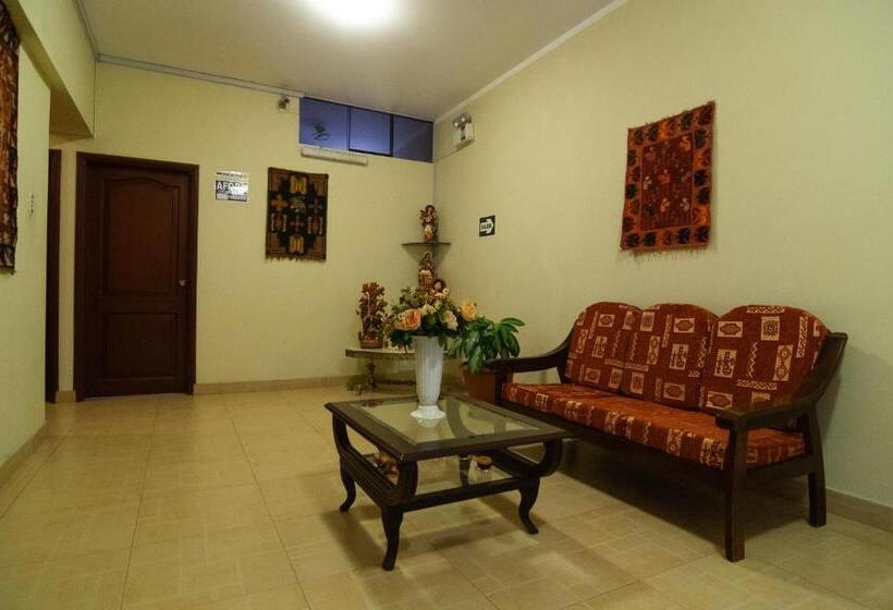 ホテル Sierra Dorada