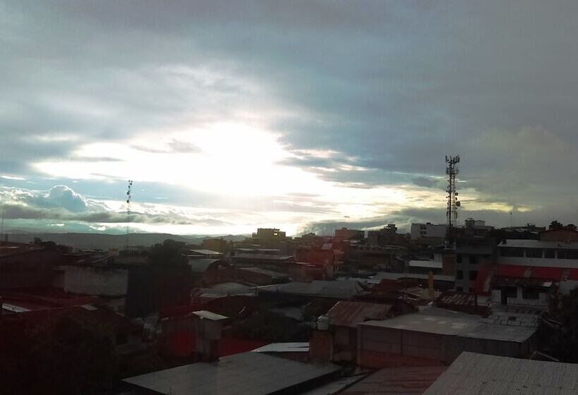 فندق Tarapoto Inn