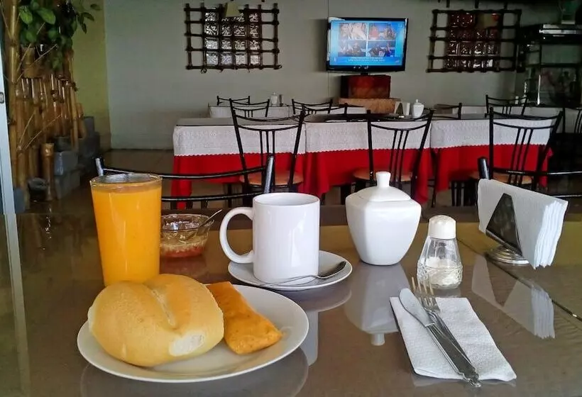 ホテル Tarapoto Inn