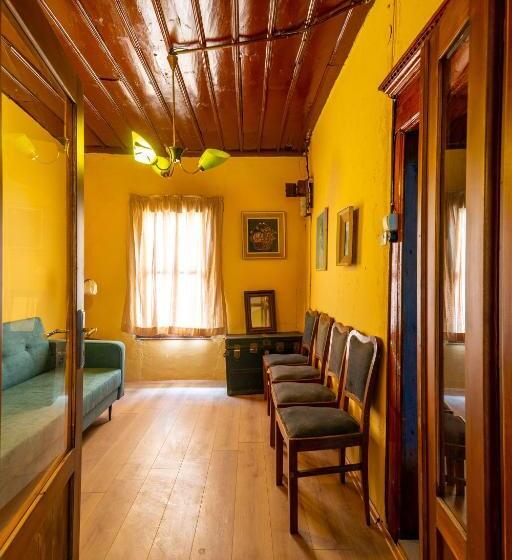 هاستل Theatre Old Town House