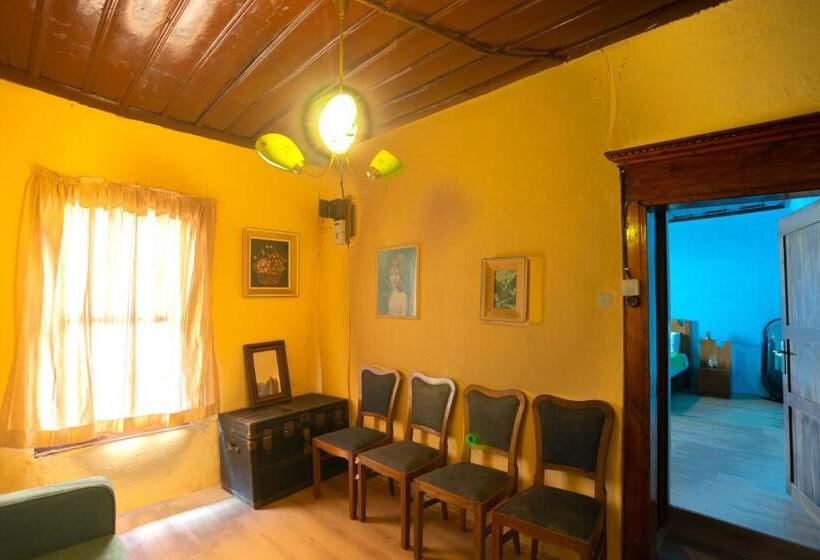 هاستل Theatre Old Town House