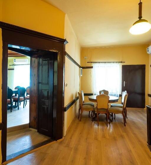 هاستل Theatre Old Town House