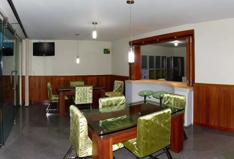 Apartahotel Vincent Suites