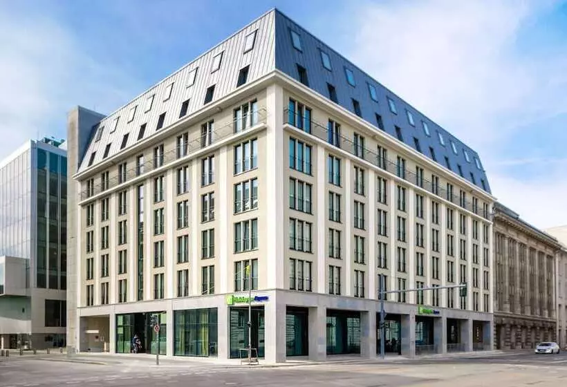 هتل Holiday Inn Express   Berlin   Alexanderplatz, An Ihg